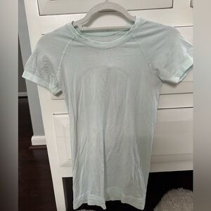 Lululemon teal t-shirt size 2